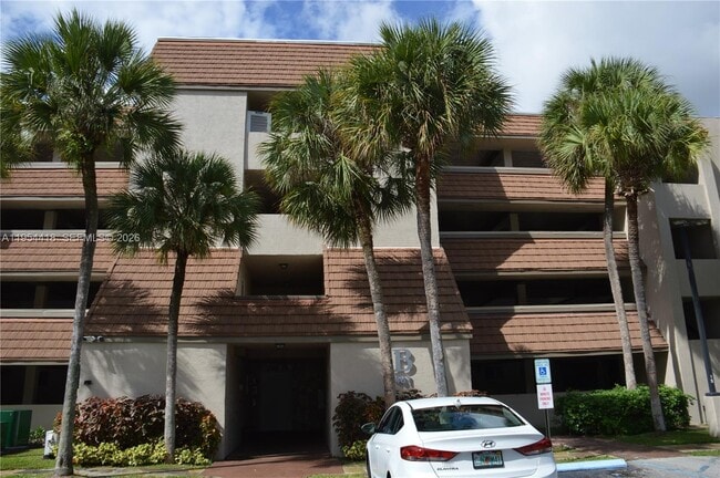 Building Photo - 461 Ives Dairy Rd