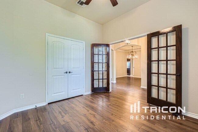 Building Photo - 1044 Lufkin Ln