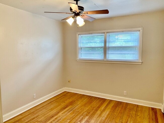 Building Photo - 3 bedroom 2 bath 1 car garage