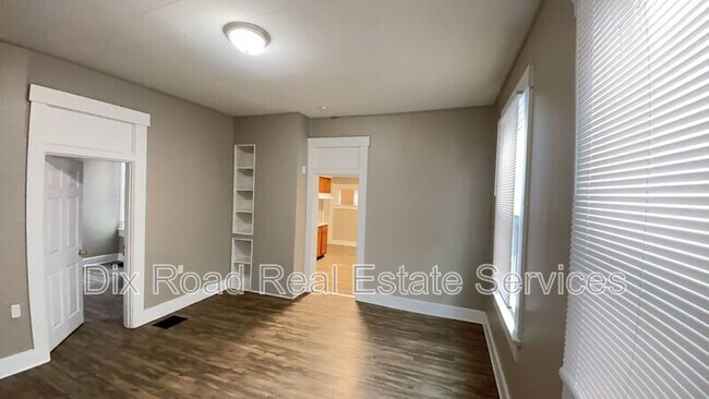 Building Photo - 252 McClure St