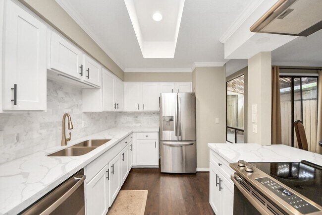 Building Photo - 1112 Bering Dr