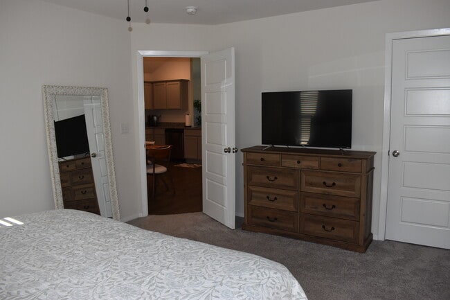 Building Photo - 515 Ashwood St