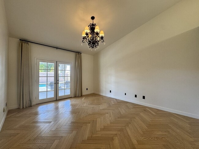 Building Photo - BEAUTIFUL 3 BEDROOM 3 BATH CORNER LOT WITH POOL AND LARGE BACKYARD NORTH SCOTTSDALE