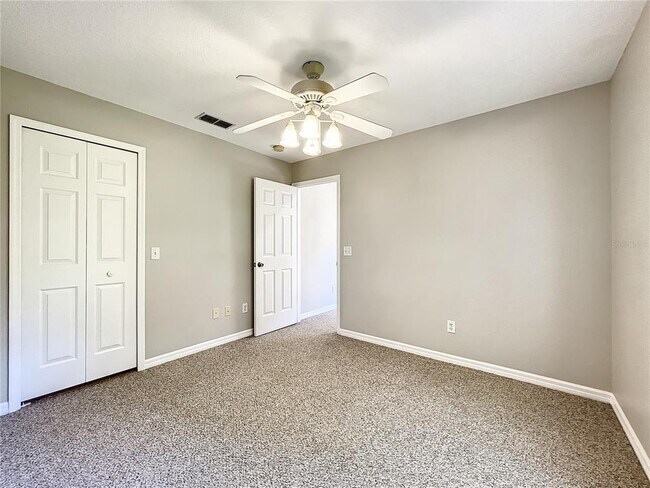 Building Photo - 1364 Hillview Dr