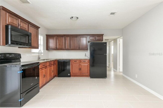 Building Photo - Call Today to Tour This Great 3-bedroom House Available for Rent in Beautiful St Petersburg!