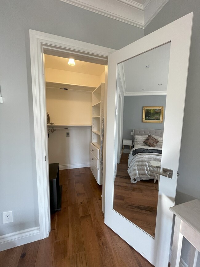 Building Photo - 1215 Altamead Dr