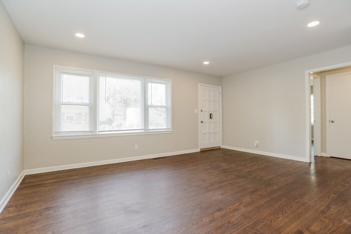 Building Photo - 3620 NE 53 Terrace