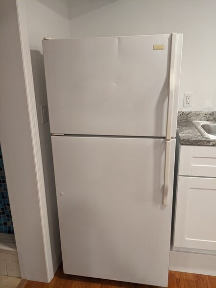 Building Photo - 639 Oakdene Ave