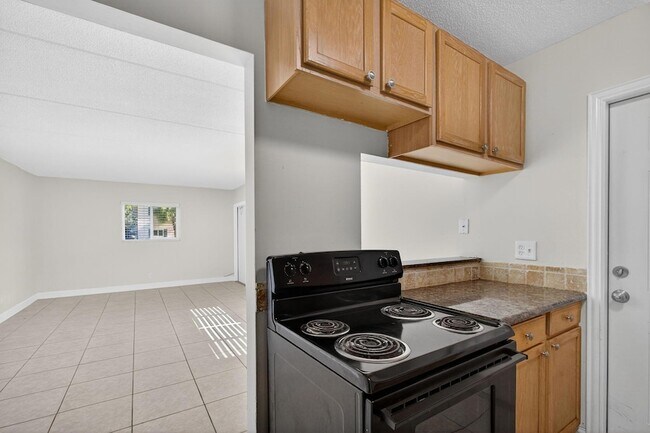 Building Photo - 821 Lighthouse Dr