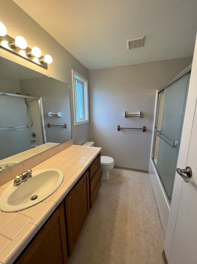 Building Photo - 3 bedroom, 2 bath single level home in Mckinleyville with Double Car Garage!