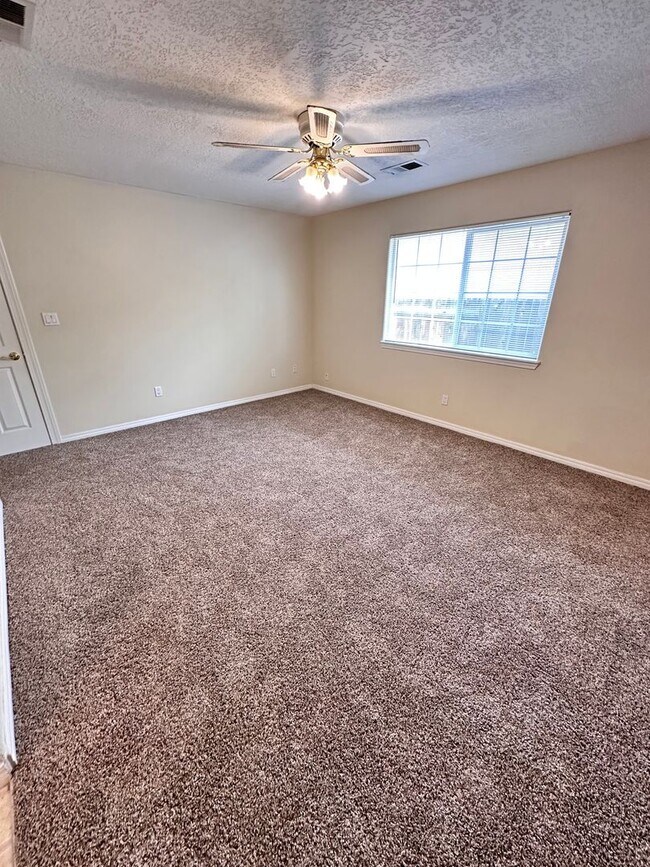 Building Photo - 6535 Tierra Prieta Ave NW