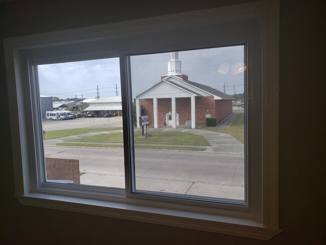 Building Photo - 3594 Friendswood Dr