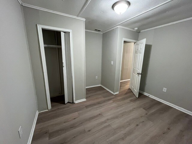 Building Photo - 5897 Leone Dr W