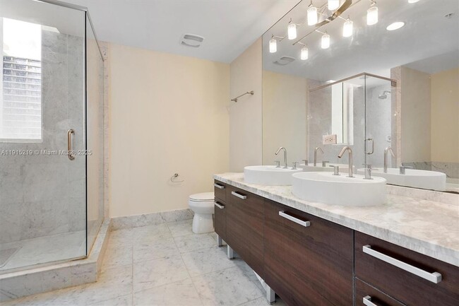 Building Photo - 253 NE 2nd St