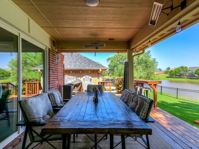 Building Photo - Stunning Home + North Rose Lake + Deer Creek Schools + 4 Bedrooms