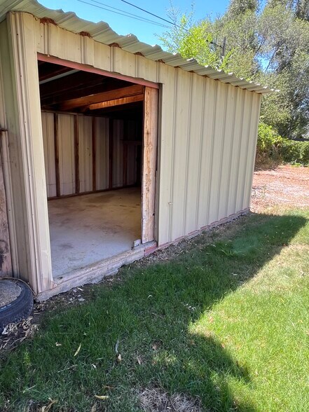 Building Photo - 640 E 300 N