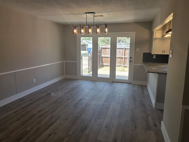 Building Photo - Charming 3-Bedroom Home on Spacious Lot Ne...