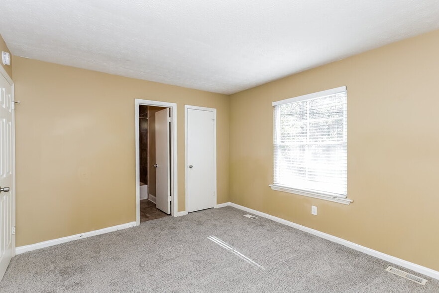 Building Photo - 6761 Timbers E Dr