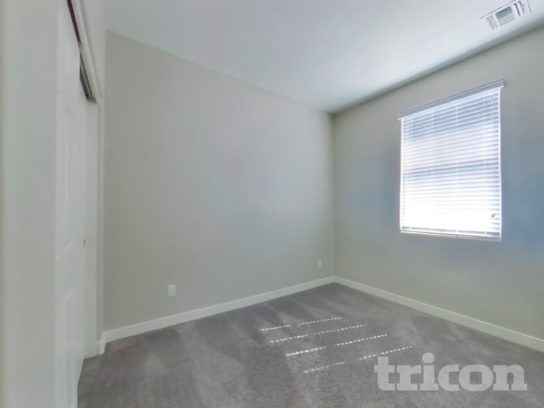 Building Photo - 2630 E Danbury Rd