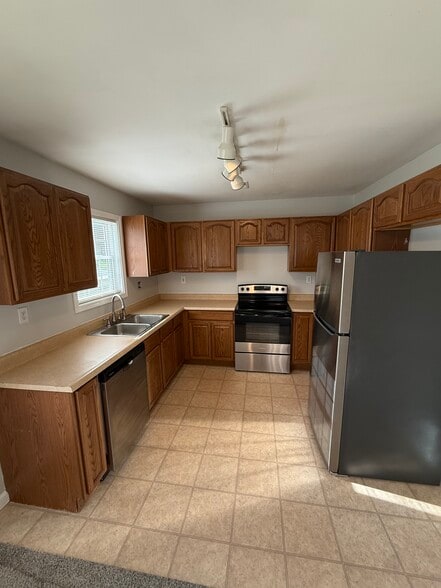 Building Photo - 305 W Seminary St