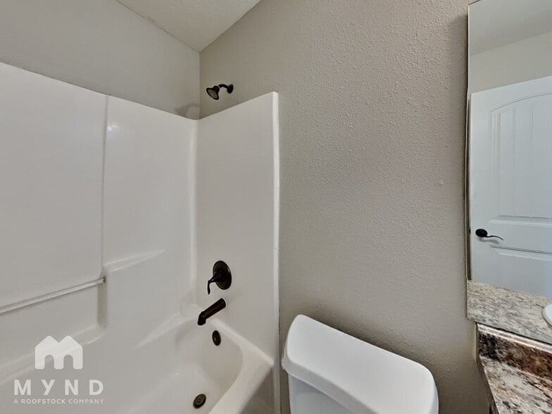 Building Photo - 5673 S Lexington Ave