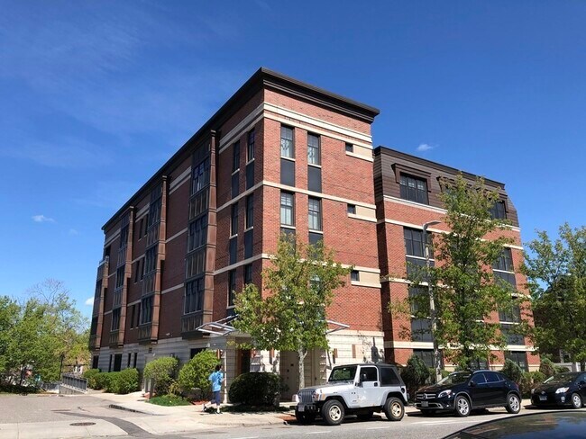 Building Photo - 163 Chestnut Hill Ave