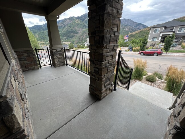 Building Photo - 5974 Robinson Ln