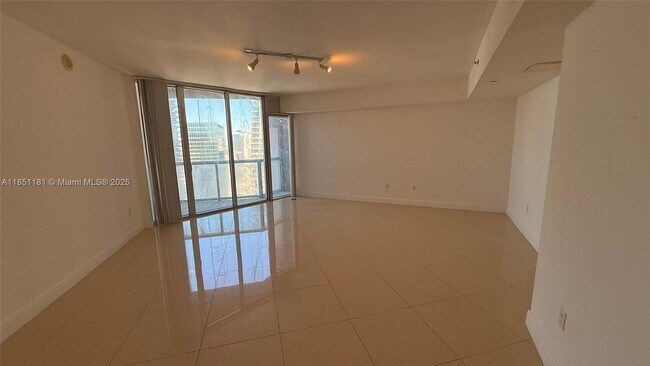 Building Photo - 475 Brickell Ave