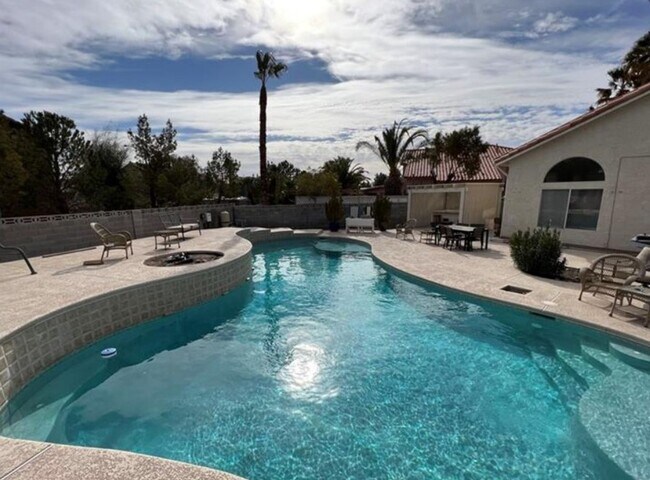 Building Photo - LARGE LOT ON CUL-DE-SAC - NO HOA