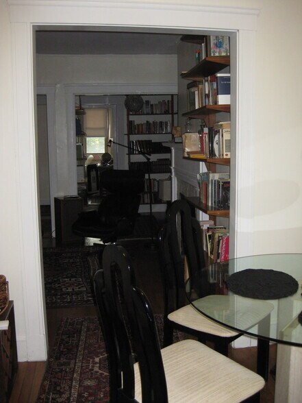 Building Photo - 52 Garden St