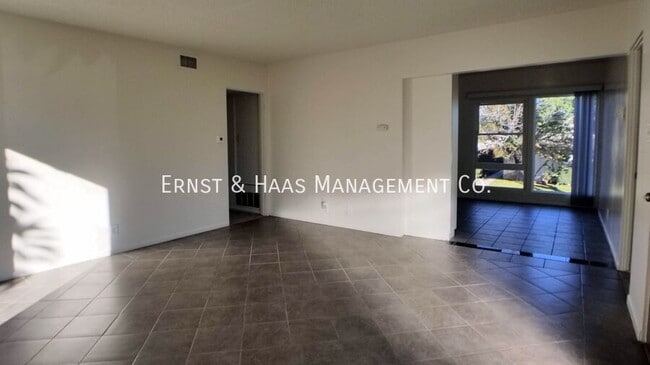 Building Photo - 3690 Country Club Dr