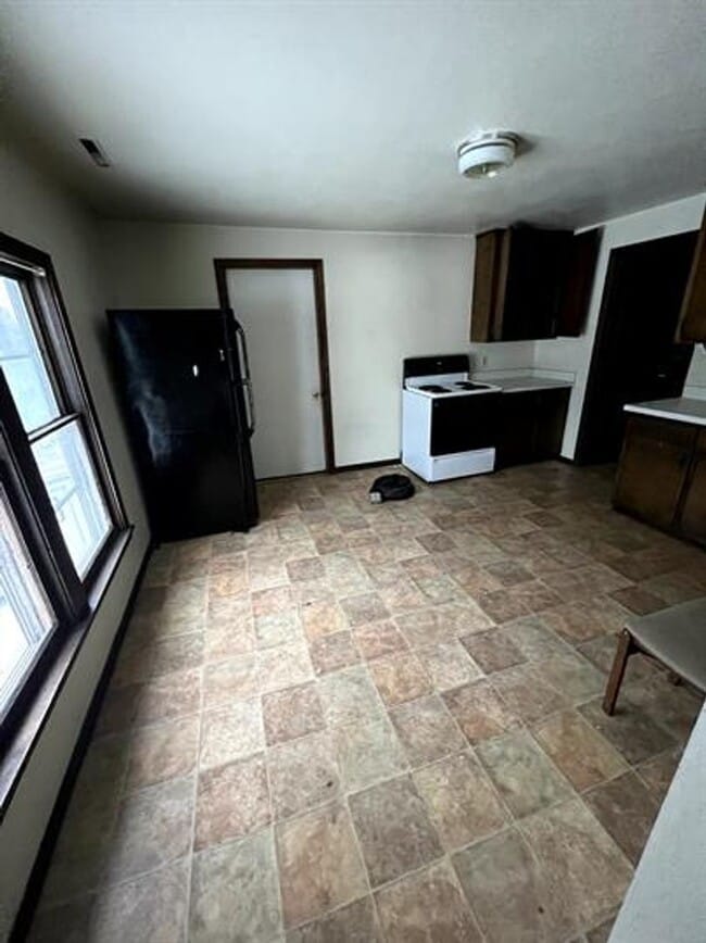 Building Photo - 403 Water St