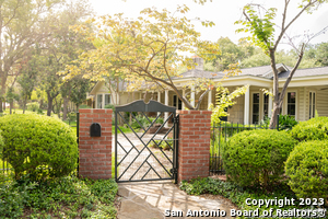 Building Photo - 140 E Fair Oaks Pl