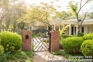 Building Photo - 140 W Fair Oaks Pl