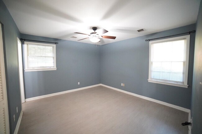 Building Photo - 1616 Salmon Dr