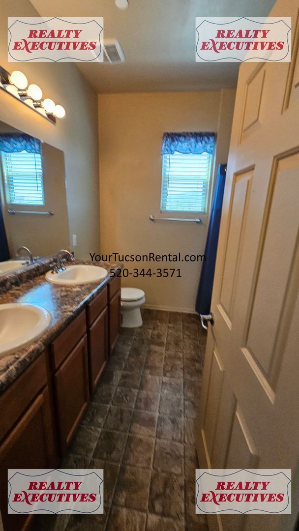 Building Photo - Wentworth Rd South - 4 Bedrooms 2.5 bathrooms, 3 car garage and large fenced yard