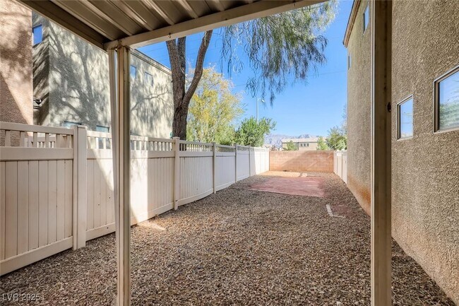 Building Photo - 648 W Vincents Dream Ave