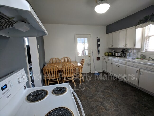 Building Photo - 213 E Main St