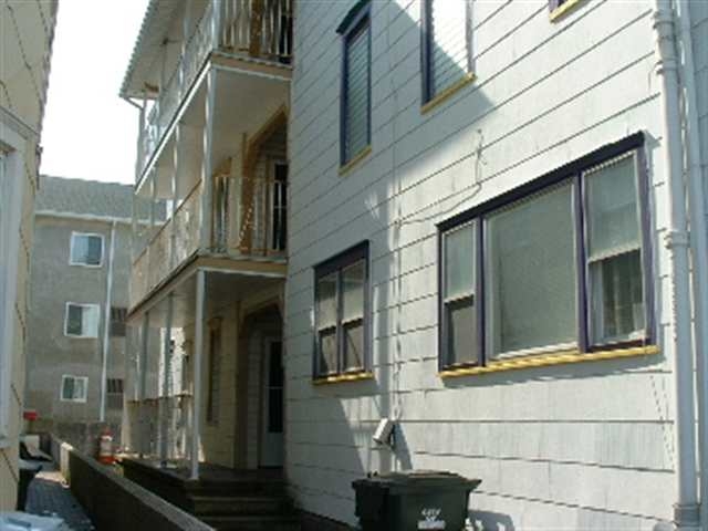 Building Photo - French Quarter Apartments