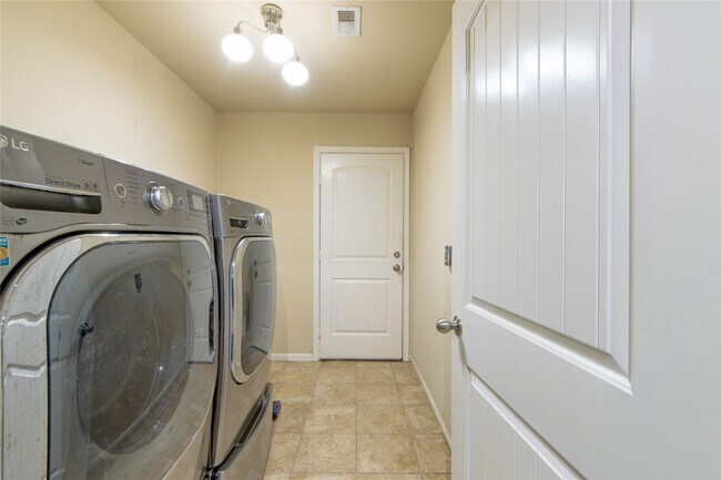 Building Photo - 9322 Limestone Ranch Ln