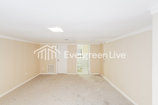 Building Photo - 2633 1st St NE