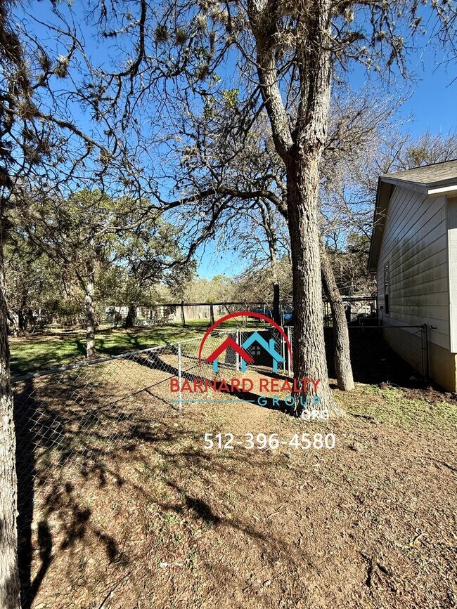 Building Photo - Available Now: 3 Bedroom, 2 Bath Stand Alone Home