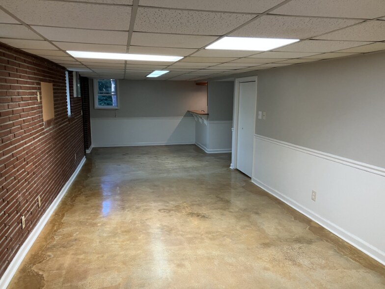 Building Photo - 1638 Delia Dr