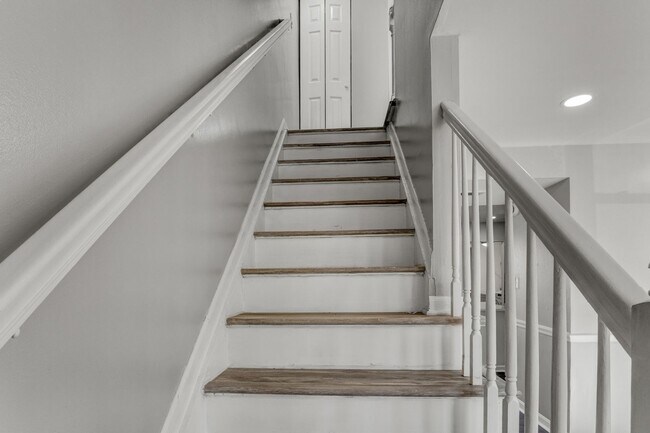 Building Photo - Charming 2BR Condo in Glen Burnie