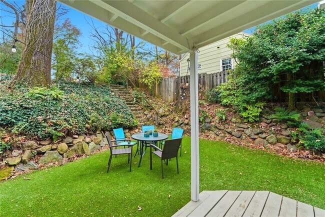 Building Photo - 302 Hascall Rd NW