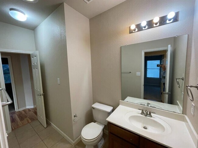 Building Photo - 1118 Boxwood Loop