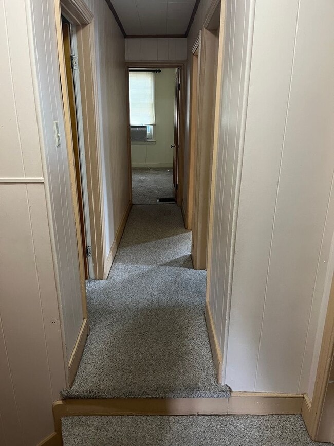 Building Photo - Spacious 4-5 Bedroom, 1.5 Bathroom 2-Story...