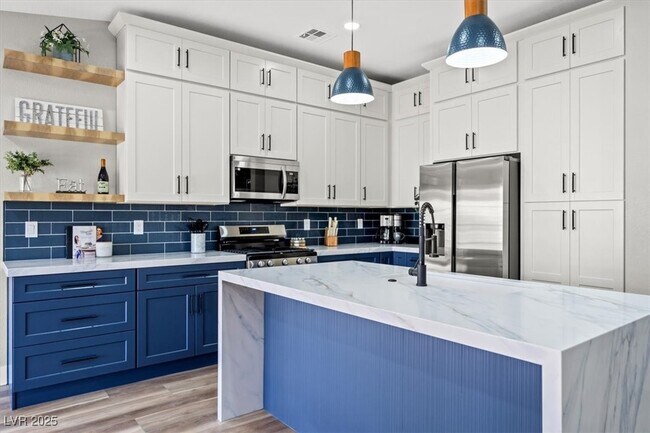 Building Photo - 5005 Cliffrose Dr