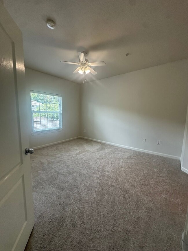 Building Photo - Lovely 2-bedroom, 2-bath condo available f...