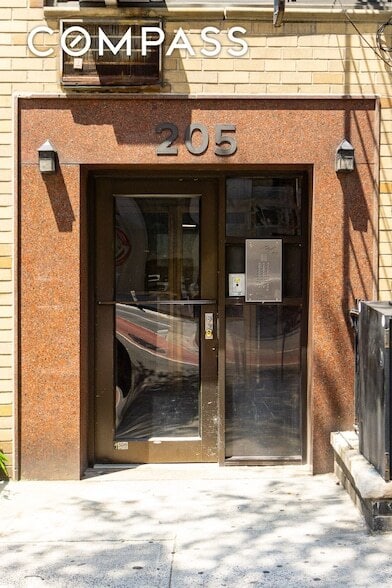 Building Photo - 205 2nd Ave